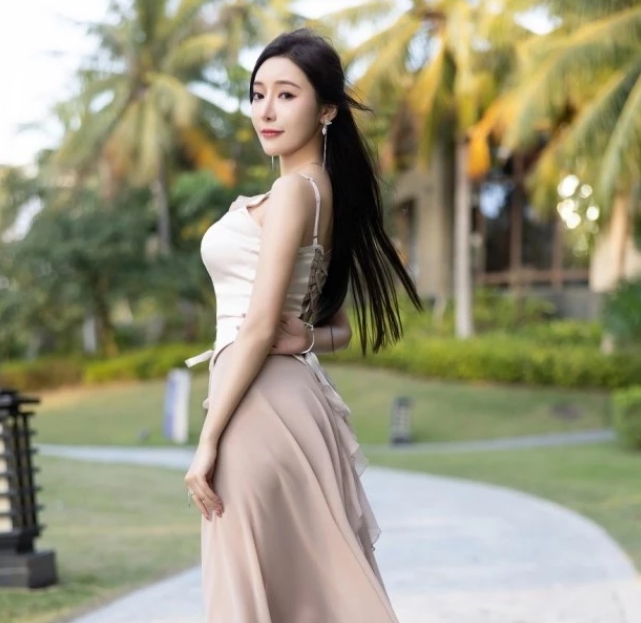 美女套图 - 王馨瑶yanni - 臀浪翻涌石榴裙【更新至279期】
